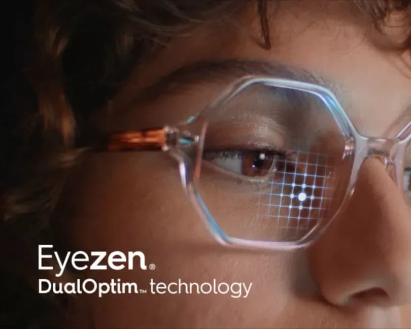 Essilor Eyezen Start Rx Blue UV Capture Lenses, close-up of a wearer's eye through an Eyezen lens with the DualOptim technology graphic
