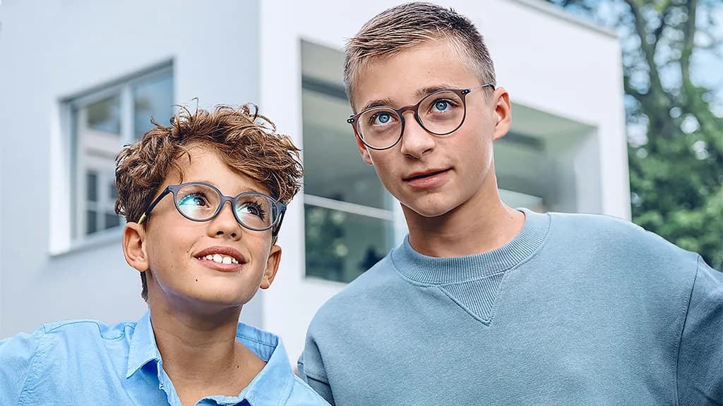 ZEISS Single Vision SmartLife Young Lenses, ZEISS photo of two boys wearing spectacles outdoors